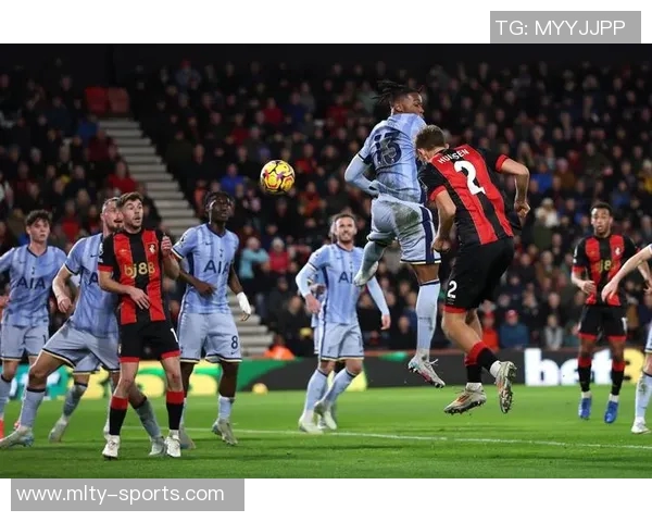 热刺球迷对球队推出的高价围巾表示强烈不满引发热议 热刺球迷对球队推出的高价围巾表示强烈不满引发热议