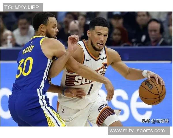 理查德成为球队历史第三位新秀单场30分5三分与库里穆迪并肩前行